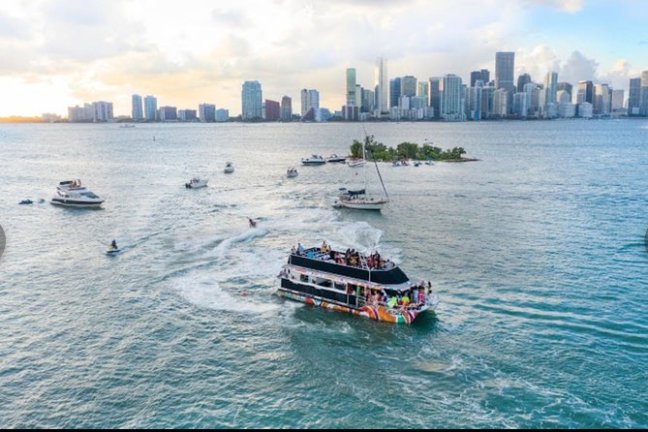 Miami Celebrity Homes Boat Tour - Miami Sightseeing Cruises