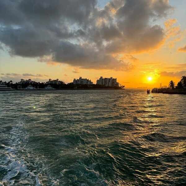 Sunset Cocktail and City Lights Cruise | Miami Sightseeing Cruises